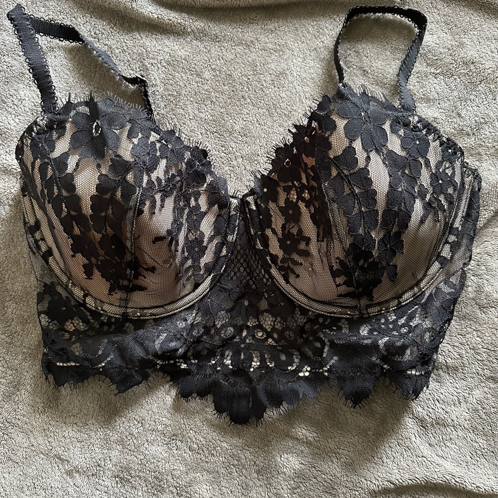 Victoria’s Secret lace bra size 34 DD